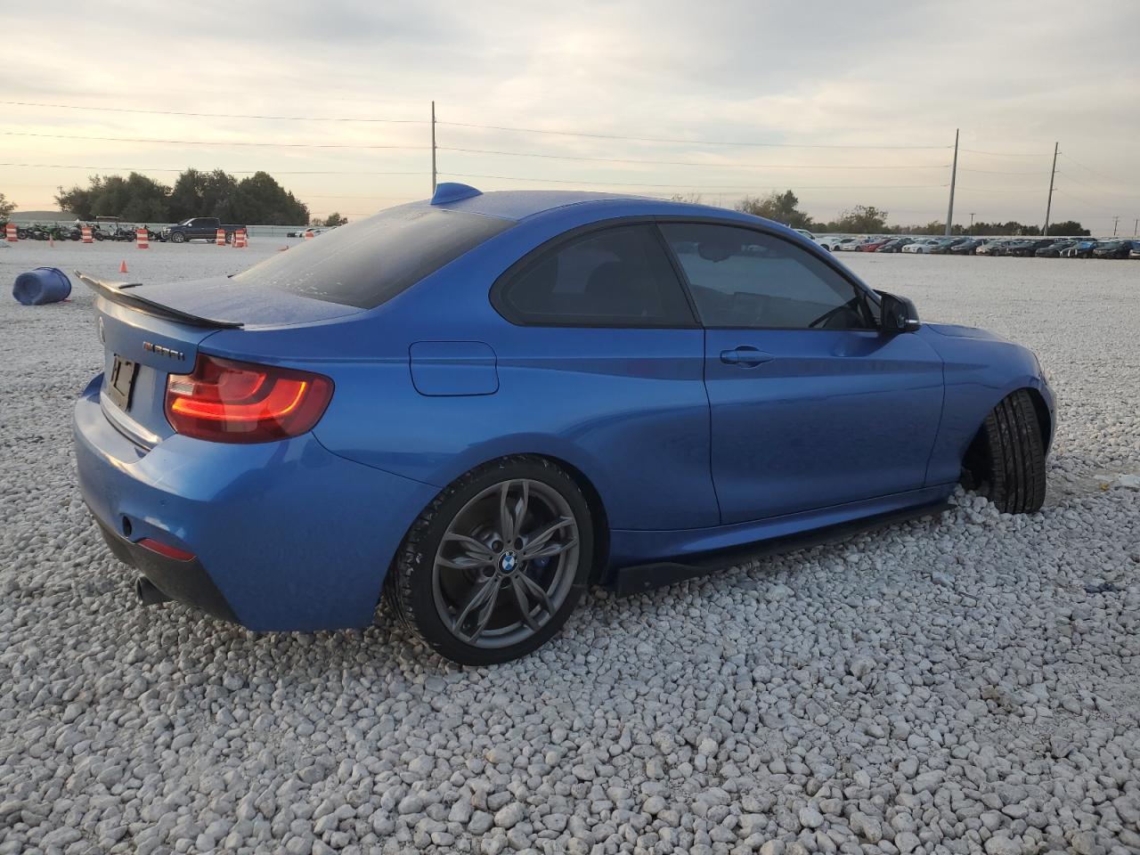 2015 BMW M2 VIN WBA1J7C59FV359017 Copart auction photo, frame damage / minor dent/scratches damage thumbnail 3