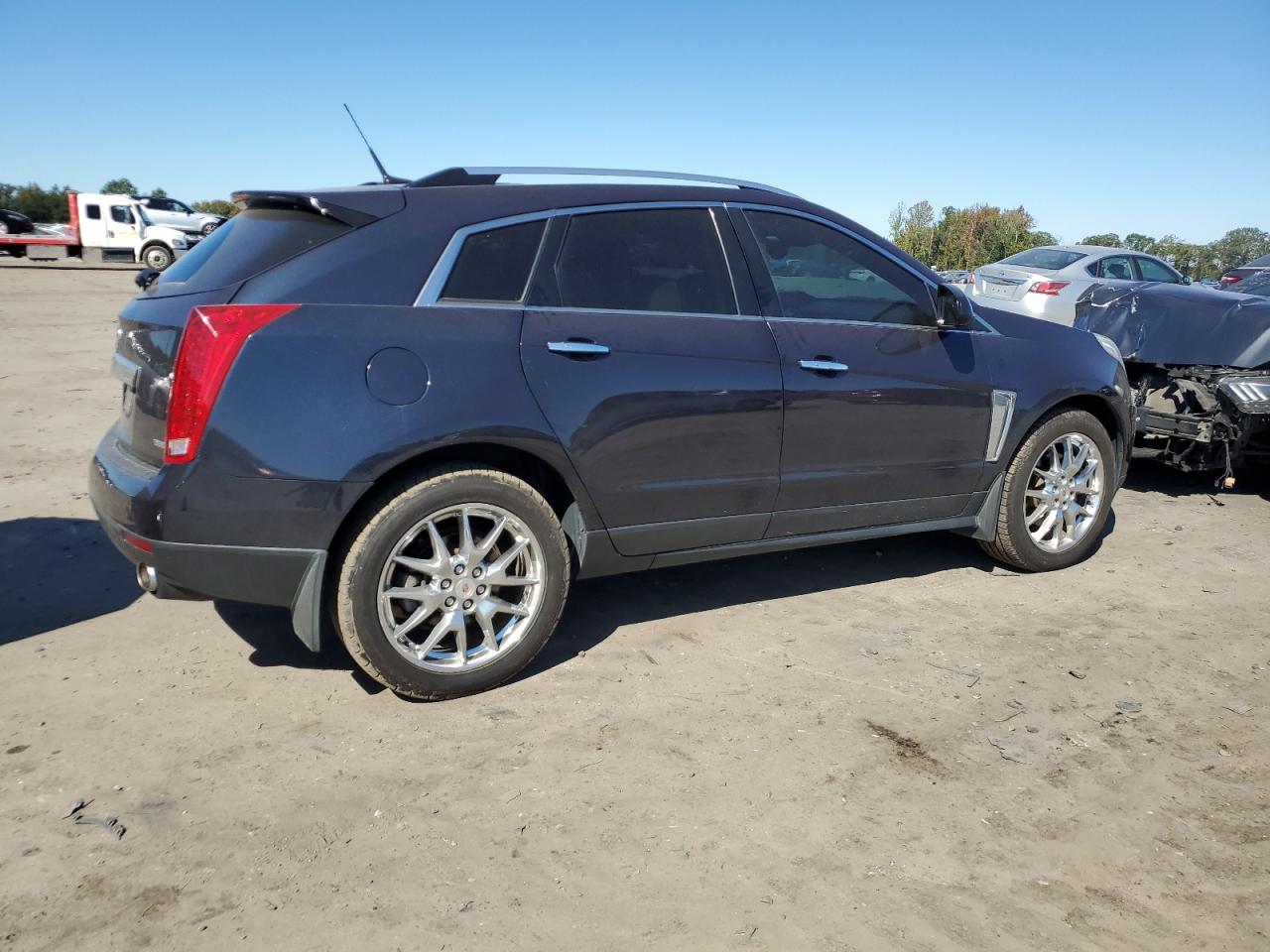 2014 Cadillac SRX VIN 3GYFNFE33ES560428 Copart auction photo, front end / minor dent/scratches damage thumbnail 3