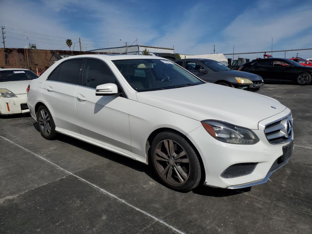 2015 Mercedes-Benz E-klasse VIN WDDHF0EB2FB096194 Copart auction photo, all over damage thumbnail 4