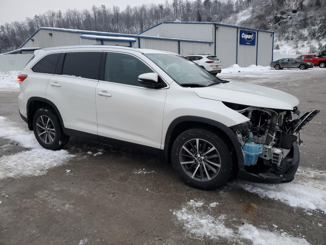 2019 Toyota Highlander VIN 5TDJZRFH7KS576082 Copart auction photo, all over damage thumbnail 4