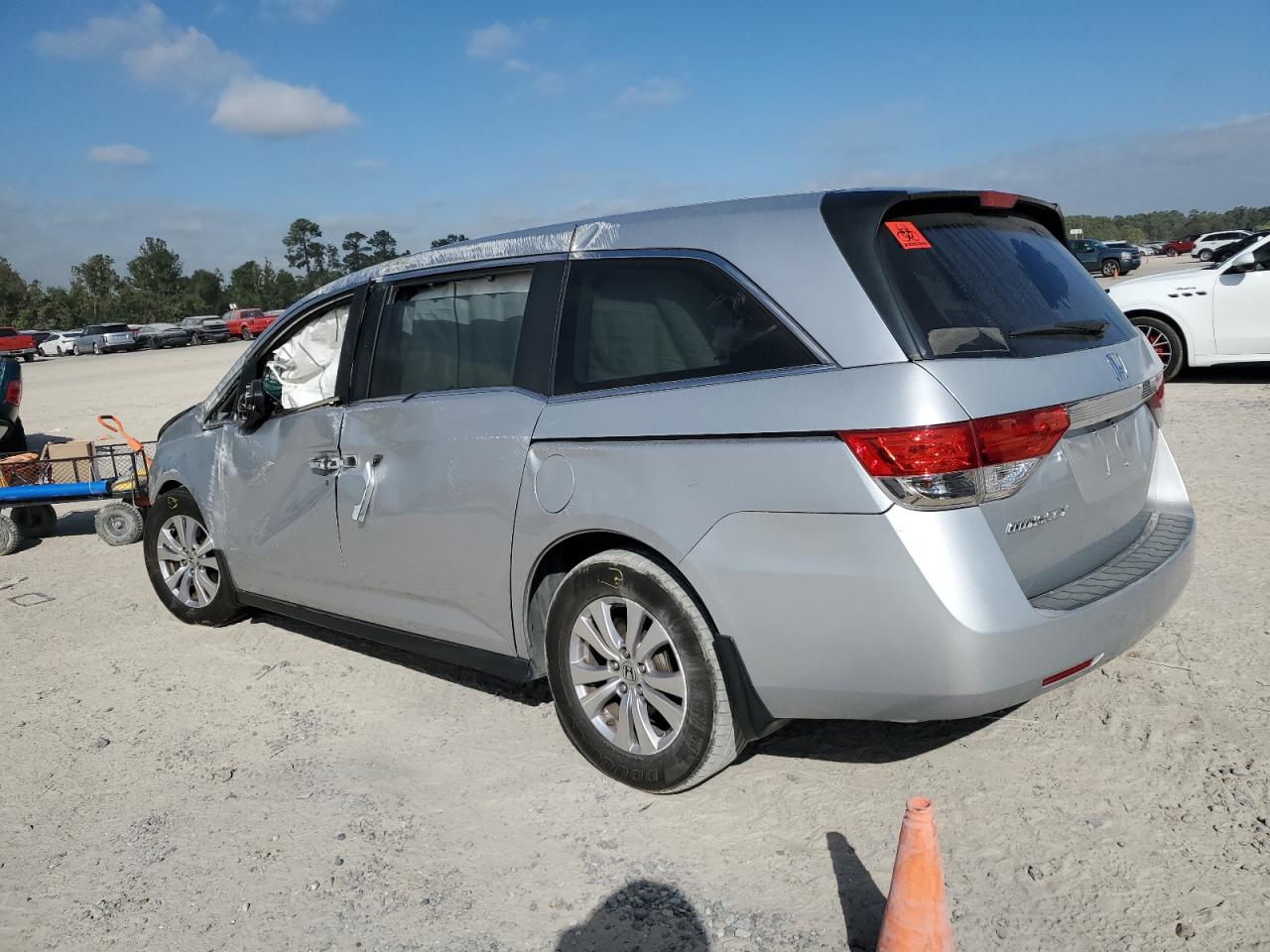 2015 Honda Odyssey VIN 5FNRL5H48FB058628 Copart auction photo, rollover damage thumbnail 2