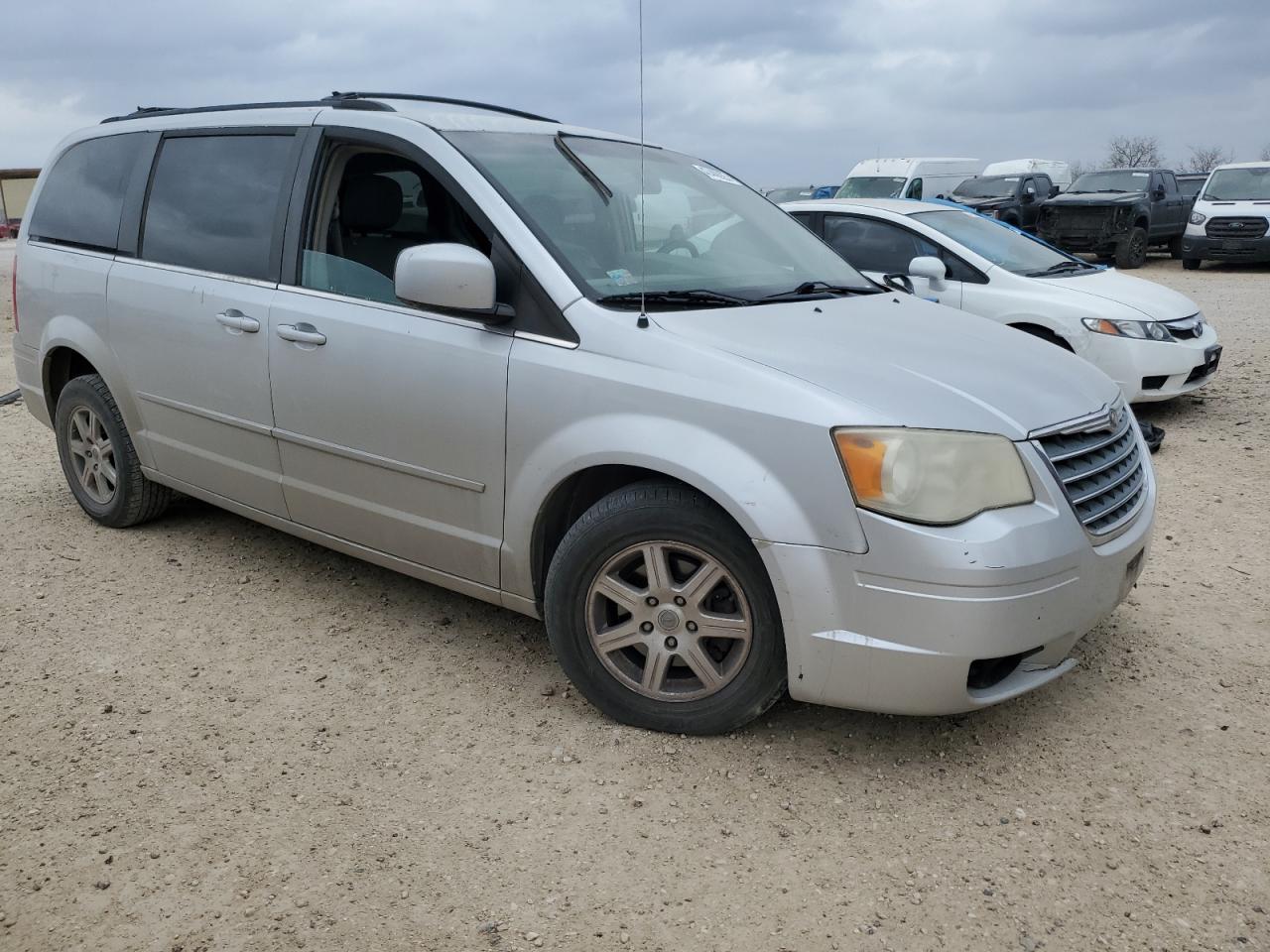 2009 Chrysler Town & Country VIN 2A8HR54199R673969 Copart auction photo, front end / minor dent/scratches damage thumbnail 4