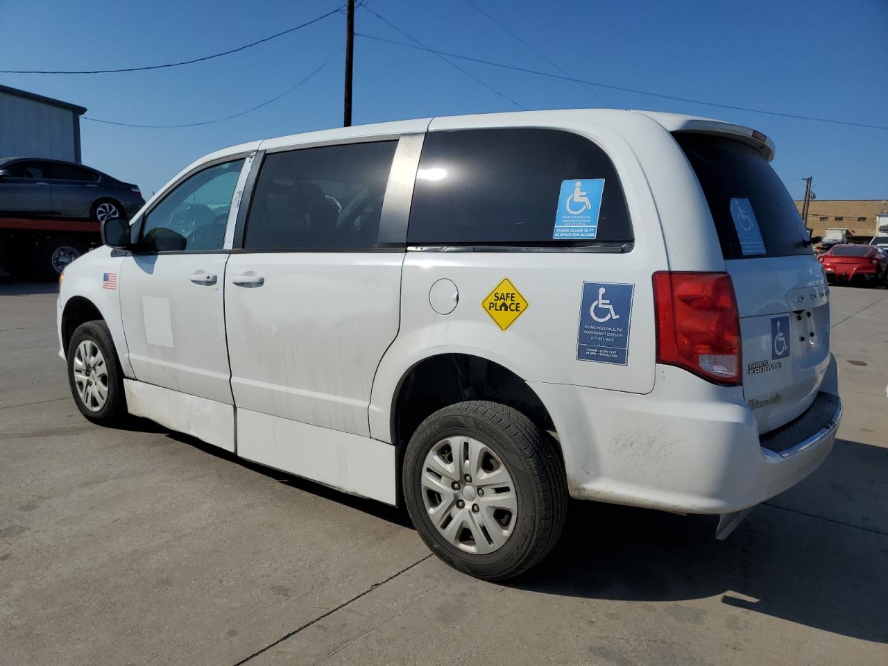 2017 Dodge Caravan VIN 2C4RDGBG2HR776162 Copart auction photo, minor dent/scratches damage thumbnail 2