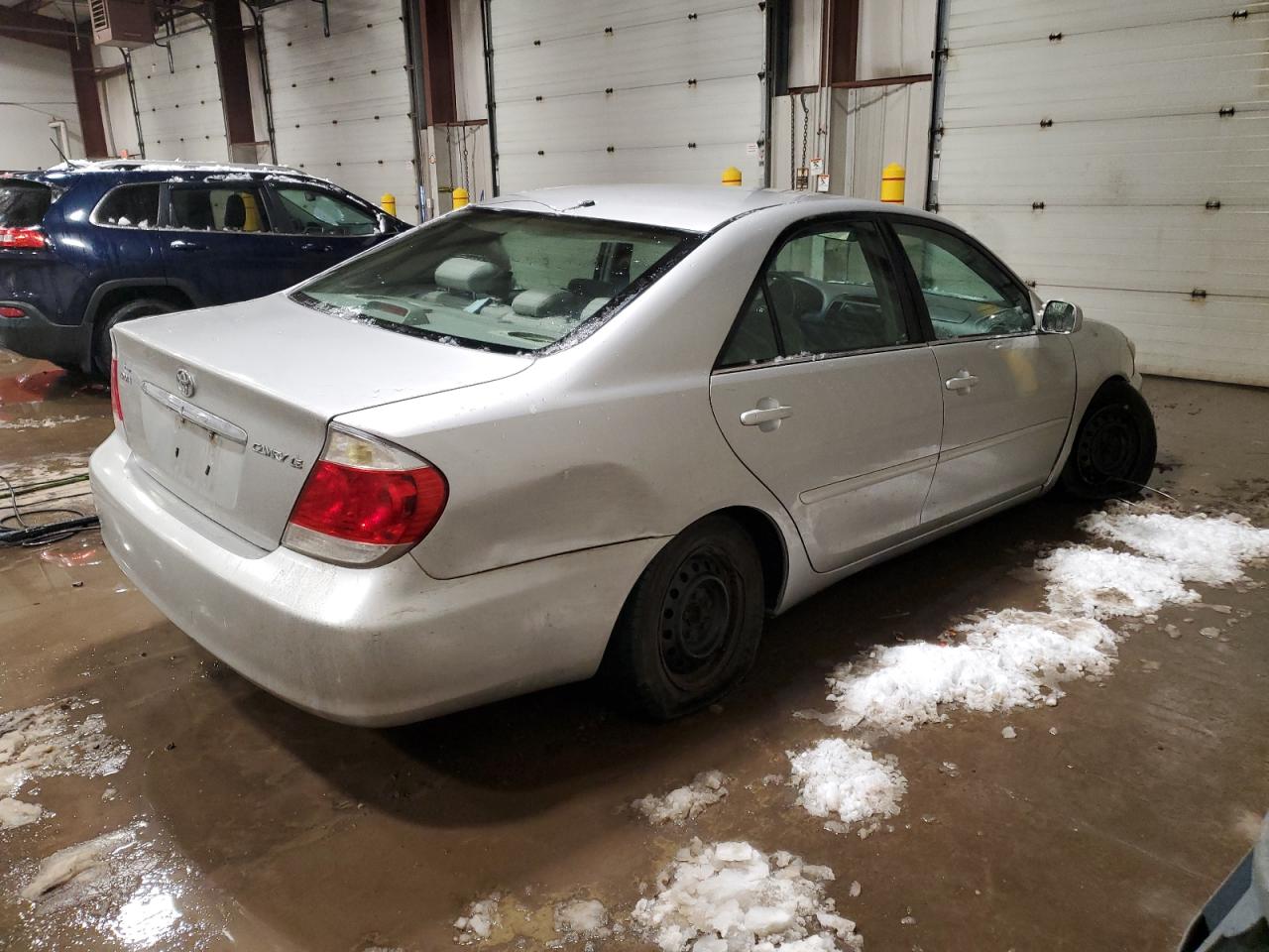 2005 Toyota Camry VIN 4T1BE32K65U068678 Copart auction photo, front end / undercarriage damage thumbnail 3