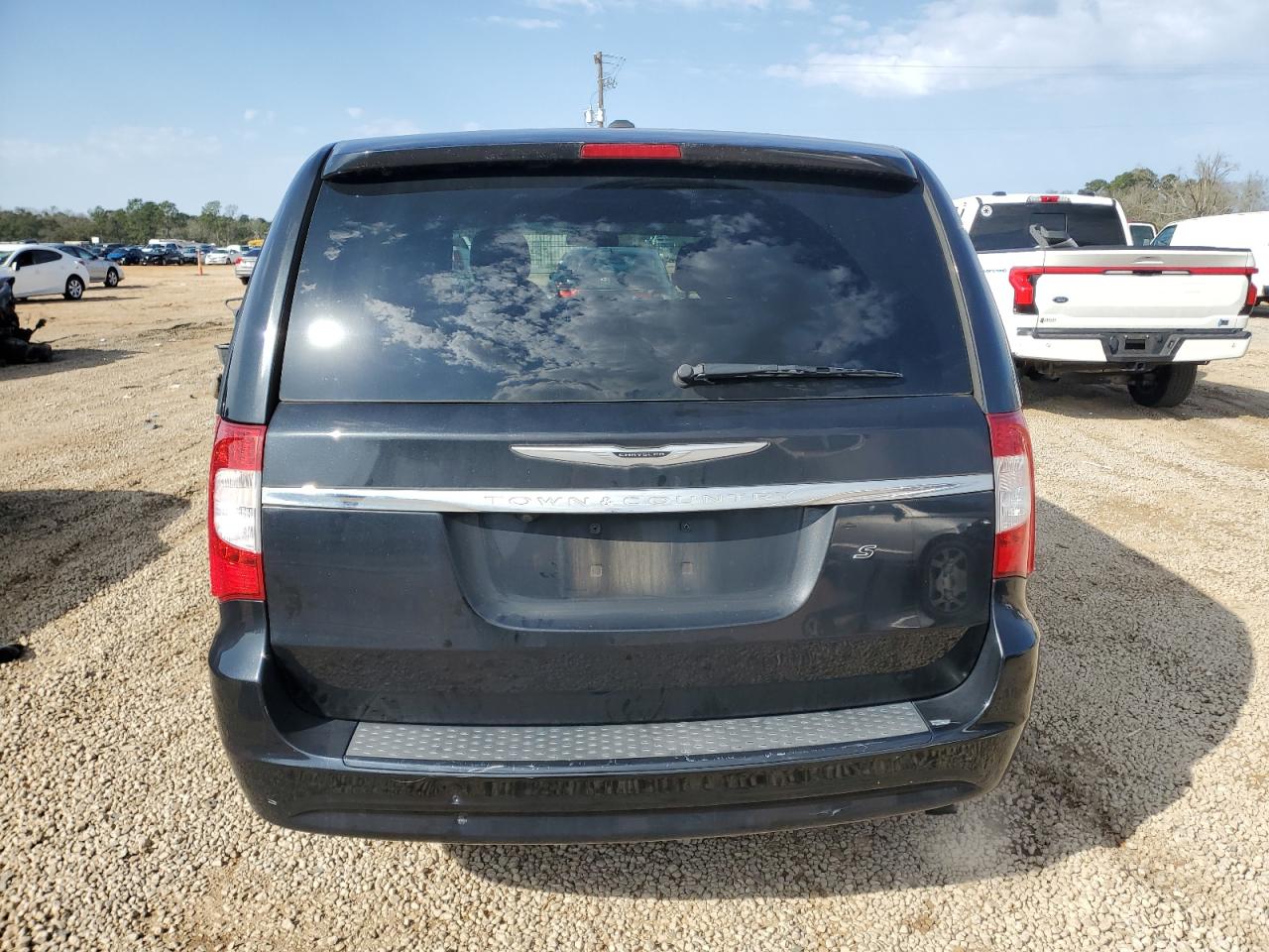 2016 Chrysler Town & Country VIN 2C4RC1HG4GR121622 Copart auction photo, front end damage thumbnail 6