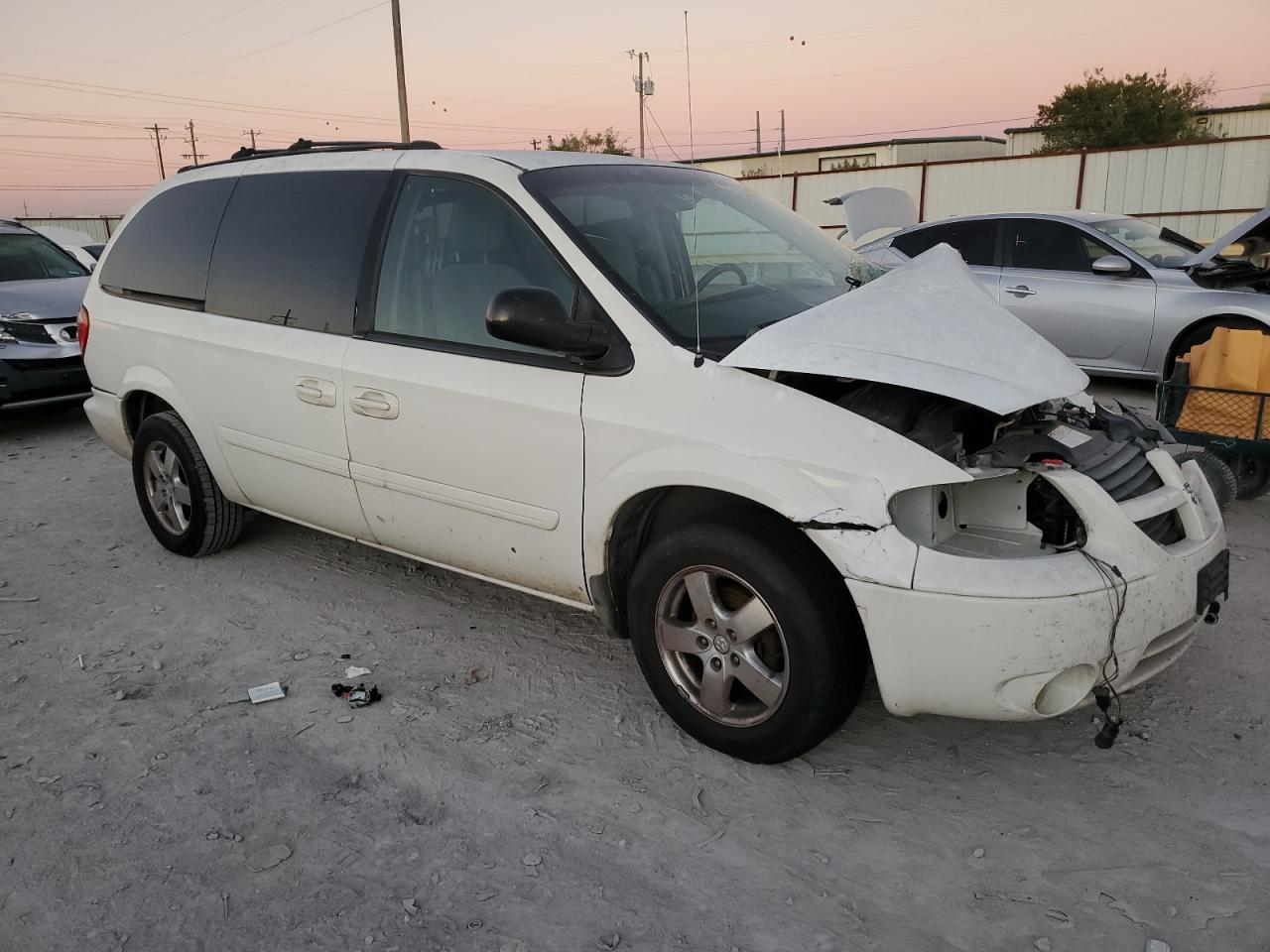 2005 Dodge Caravan VIN 2D4GP44L45R321111 Copart auction photo, front end / mechanical damage thumbnail 4