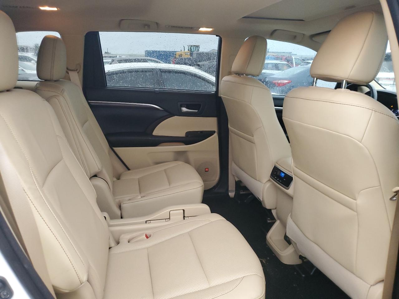 2016 Toyota Highlander VIN 5TDYKRFH9GS182268 Copart auction photo, water/flood damage thumbnail 11