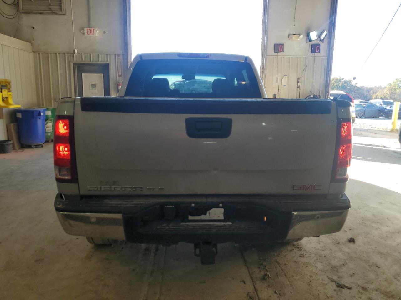 2007 GMC Sierra VIN 3GTEK13M67G549504 Copart auction photo, minor dent/scratches damage thumbnail 6