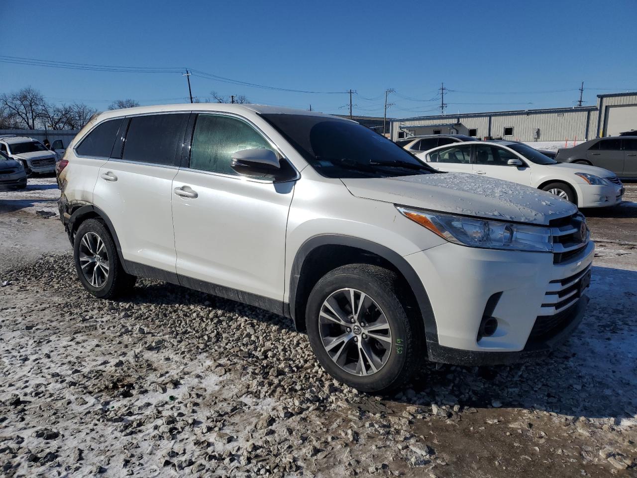 2019 Toyota Highlander VIN 5TDBZRFH2KS918137 Copart auction photo, burn damage thumbnail 4