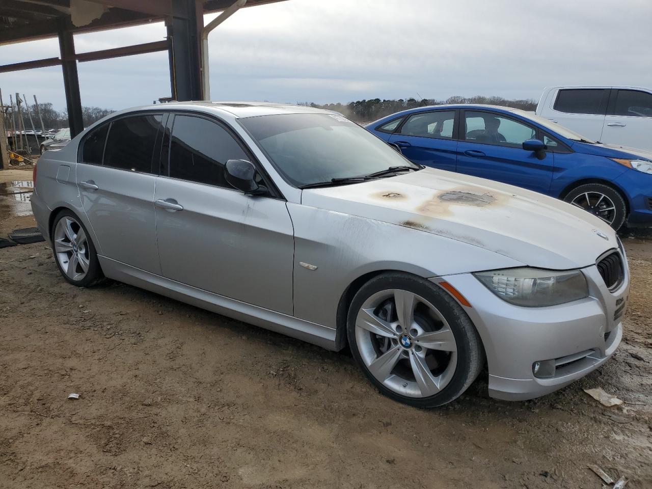 2011 BMW 3er VIN WBAPM5C55BE577259 Copart auction photo, burn - engine damage thumbnail 4