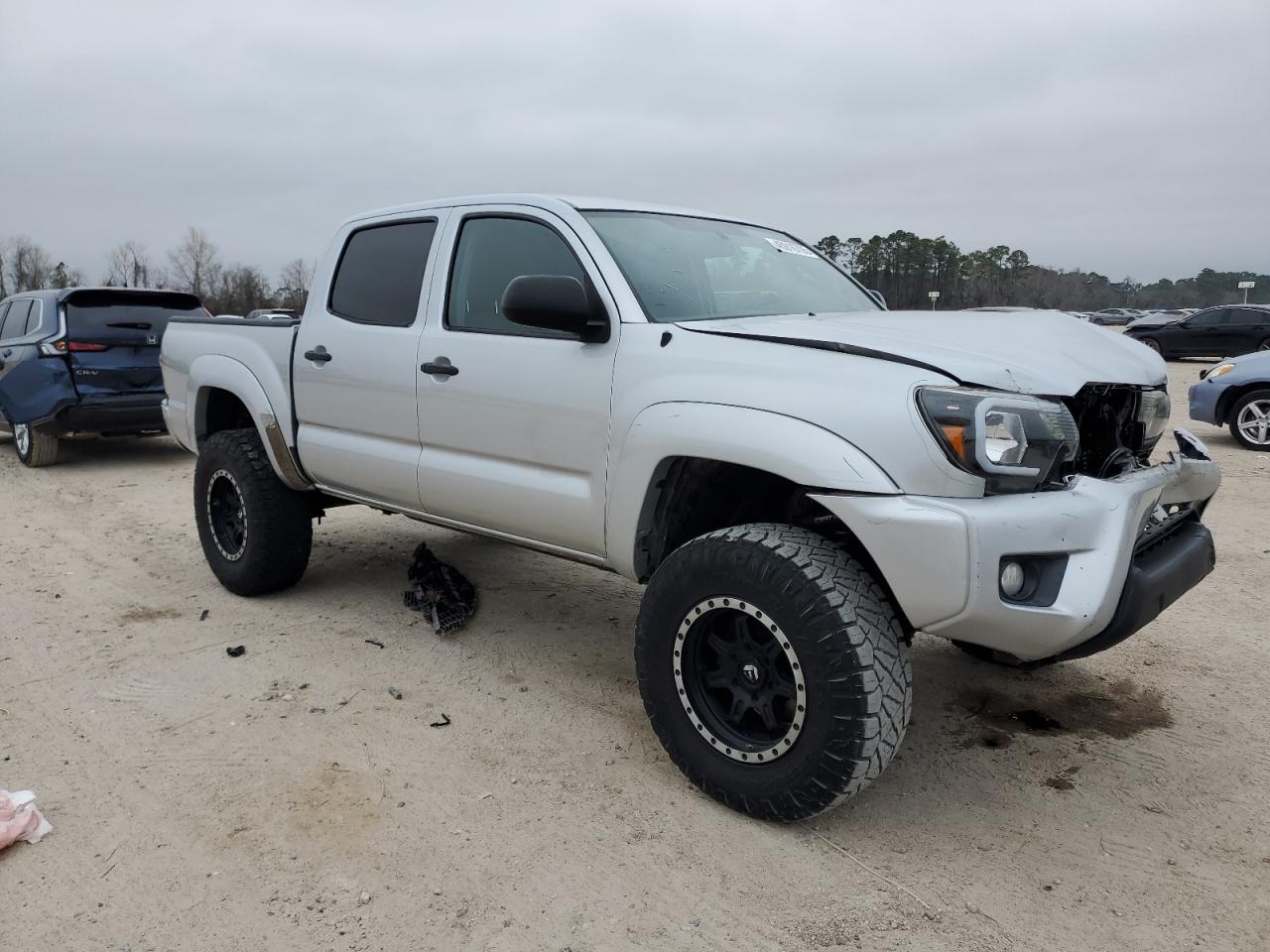 2013 Toyota Tacoma VIN 5TFJU4GN9DX041211 Copart auction photo, front end / minor dent/scratches damage thumbnail 4