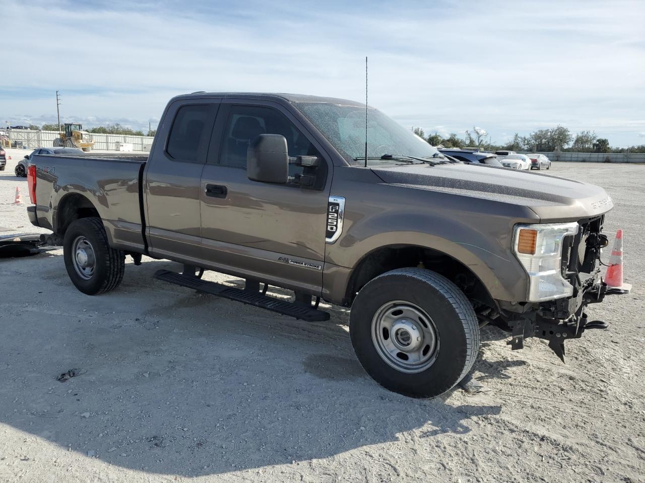 2022 Ford F250 VIN 1FT8X2BT4NEE14085 Copart auction photo, front end / minor dent/scratches damage thumbnail 4