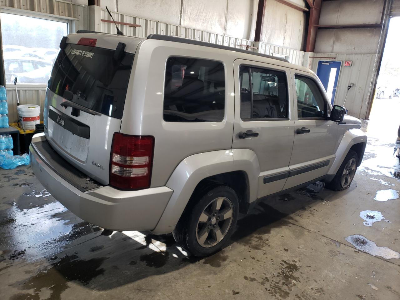 2008 Jeep Liberty (North America) VIN 1J8GN28KX8W105700 Copart auction photo, front end / minor dent/scratches damage thumbnail 3
