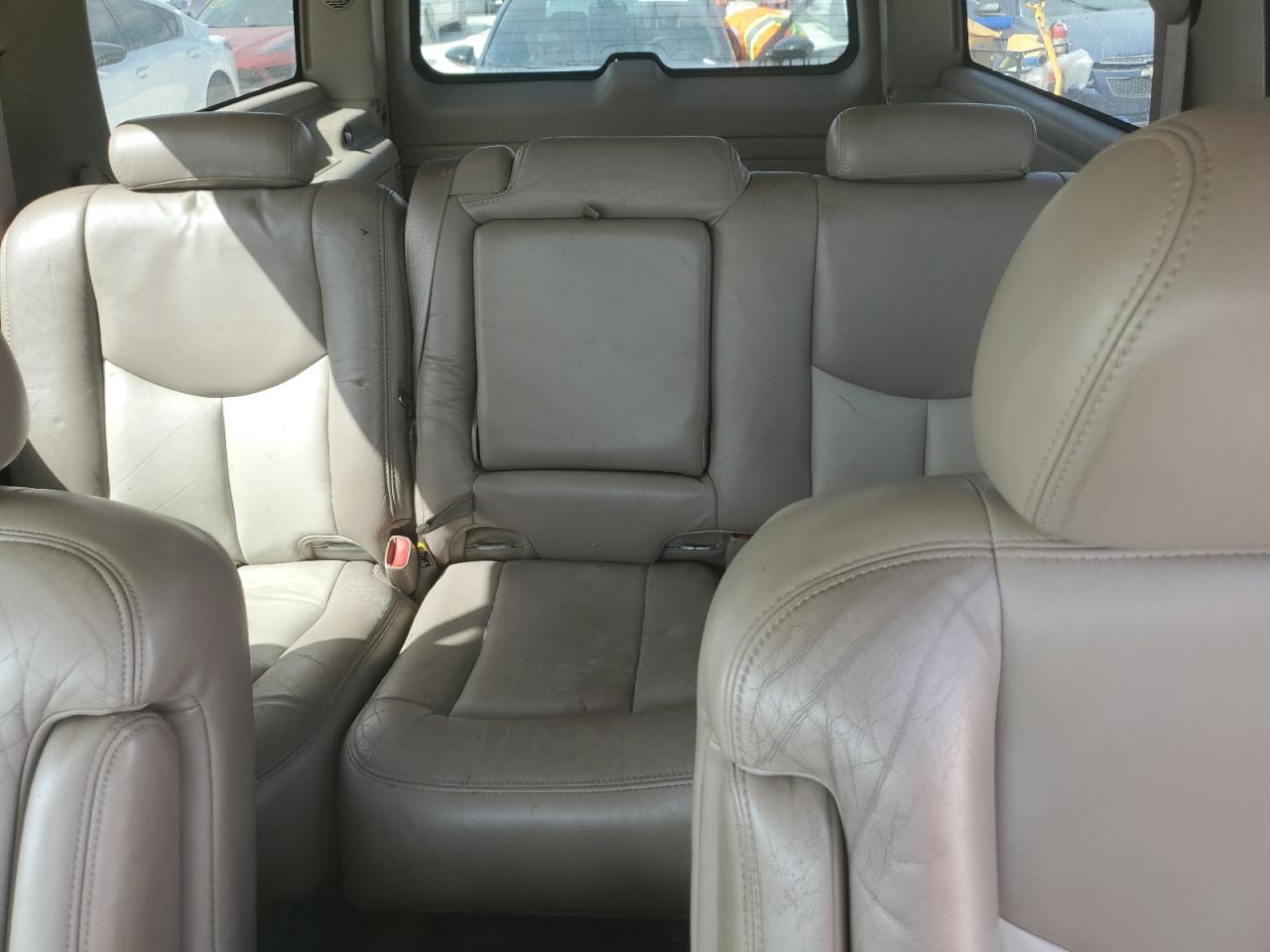 2004 GMC Yukon VIN 1GKFK66U84J258384 Copart auction photo, water/flood damage thumbnail 10