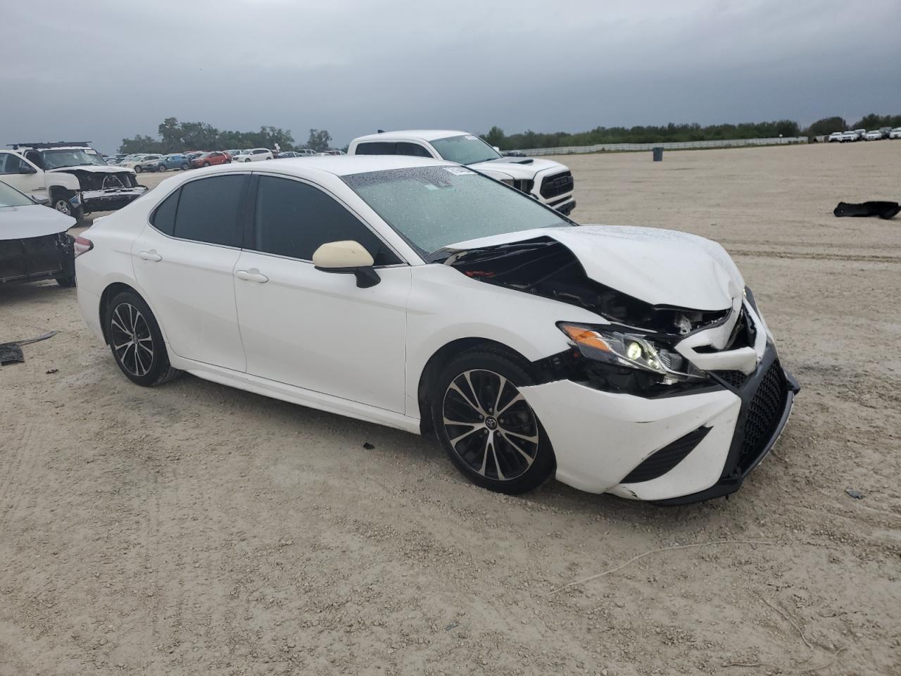 2020 Toyota Camry VIN 4T1G11AK2LU905656 Copart auction photo, front end damage thumbnail 4