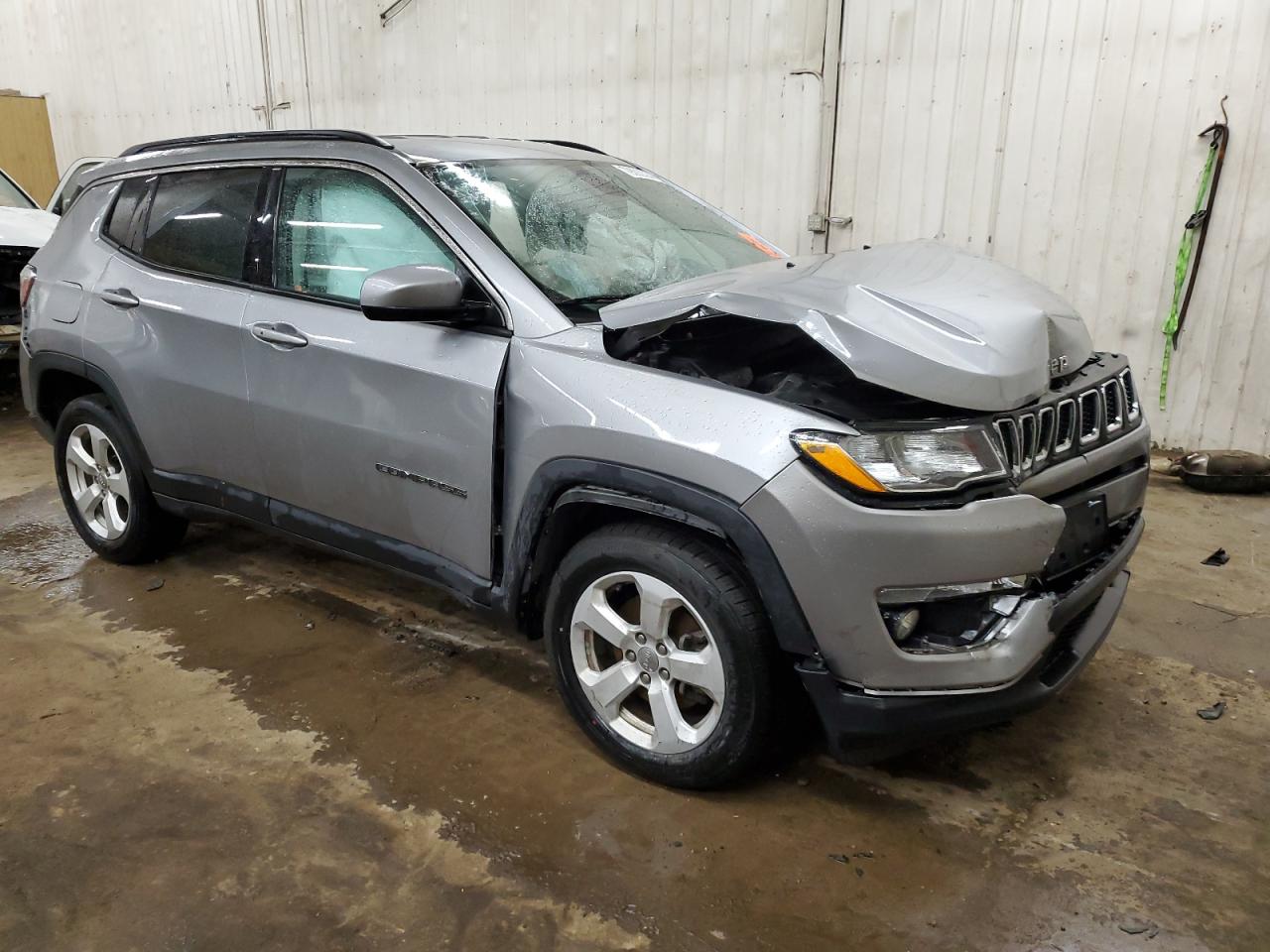 2018 Jeep Compass VIN 3C4NJDBB4JT402200 Copart auction photo, front end / rear end damage thumbnail 4