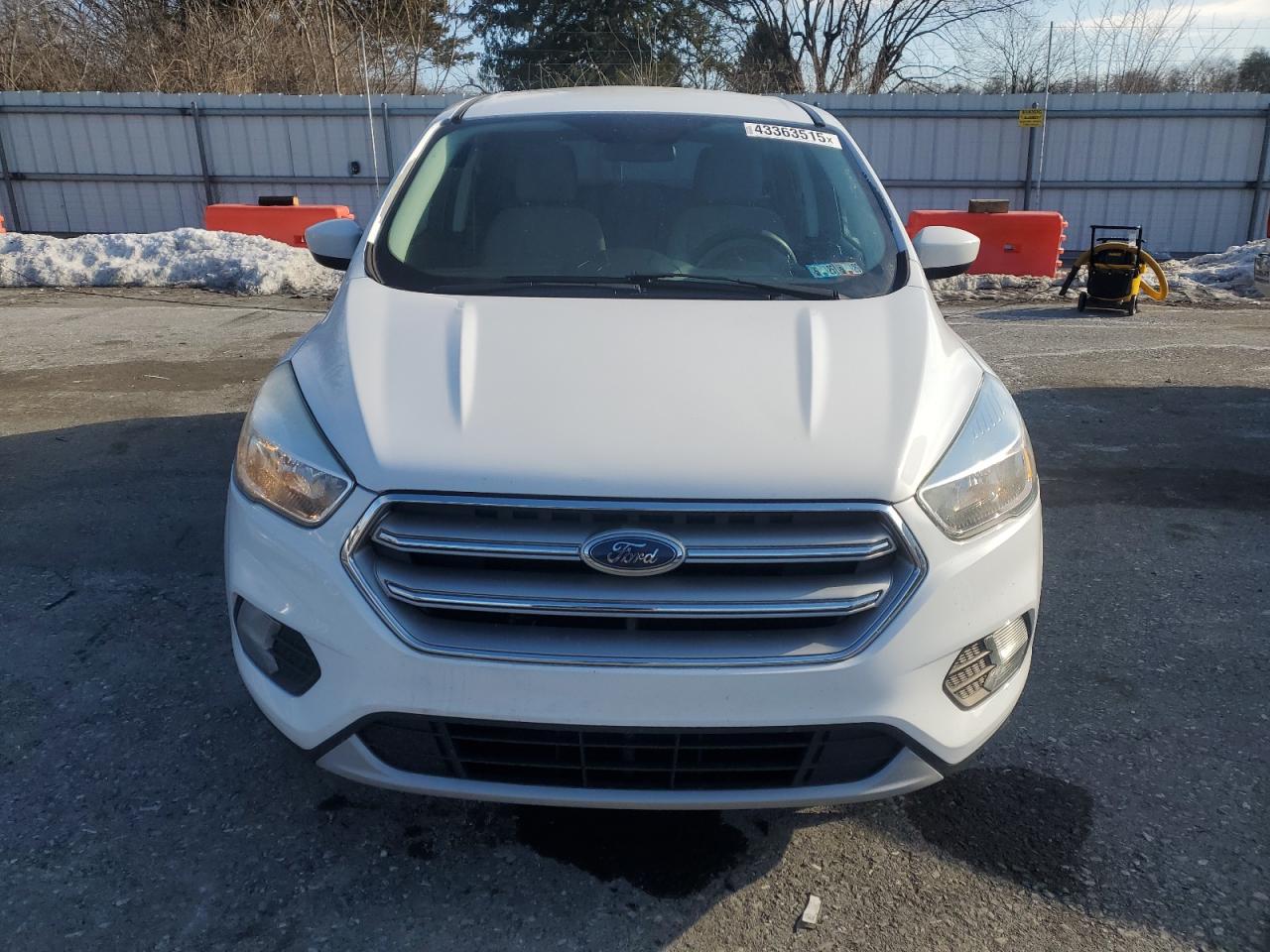 2017 Ford Escape VIN 1FMCU0G92HUB30951 Copart auction photo, normal wear / minor dent/scratches damage thumbnail 5