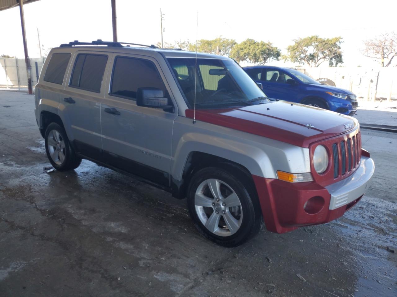 2011 Jeep Liberty (Patriot) VIN 1J4NF1GB9BD279701 Copart auction photo, minor dent/scratches damage thumbnail 4