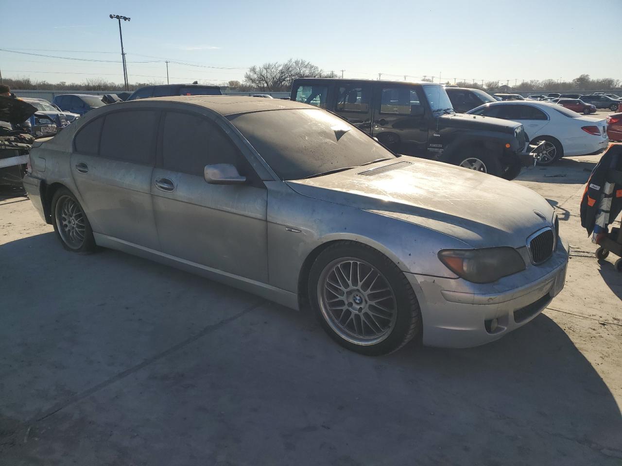 2007 BMW 7er VIN WBAHN83587DT68050 Copart auction photo, burn damage thumbnail 4