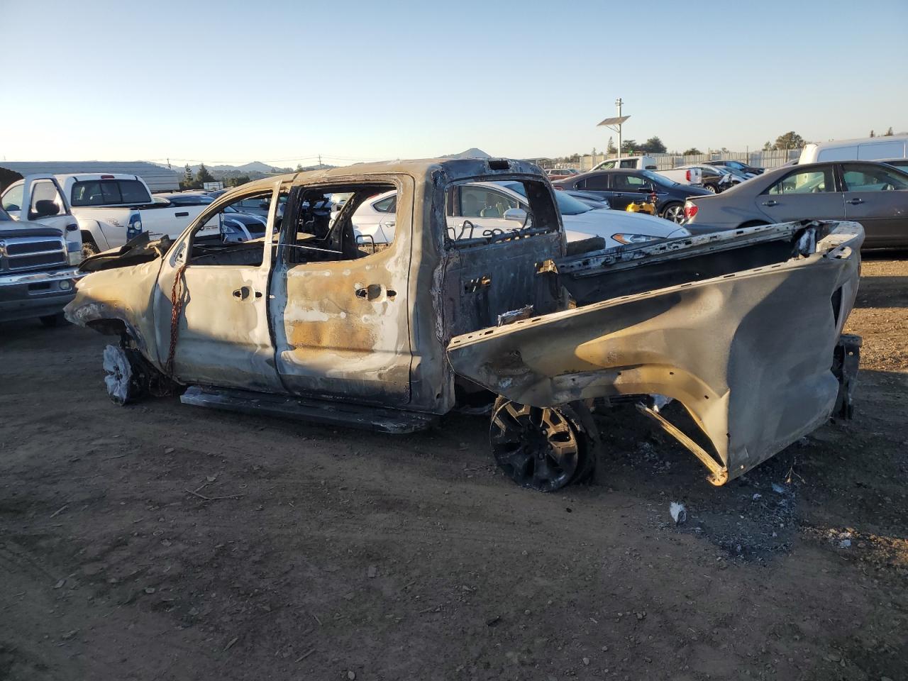 2018 Toyota Tacoma VIN 3TMCZ5ANXJM125192 Copart auction photo, burn damage thumbnail 2