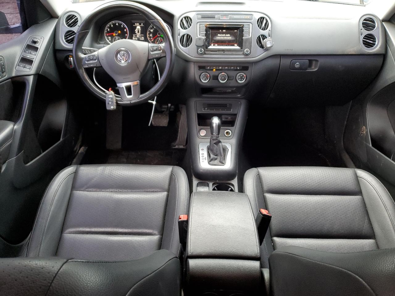 2016 Volkswagen Tiguan VIN WVGAV7AX1GW606825 Copart auction photo, front end / side damage thumbnail 8