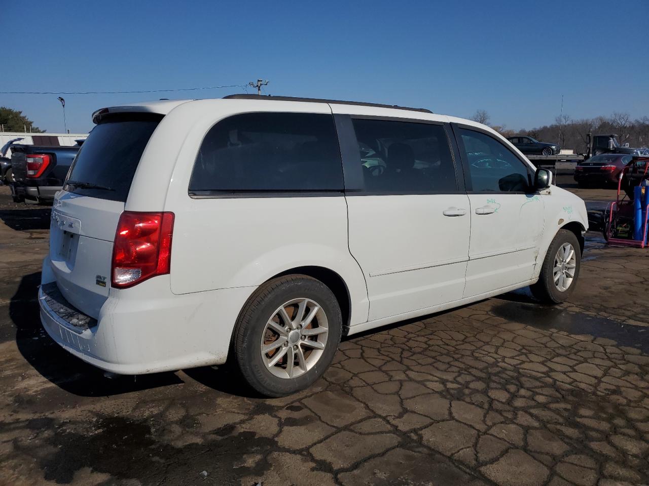 2016 Dodge Caravan VIN 2C4RDGCG7GR336886 Copart auction photo, front end / minor dent/scratches damage thumbnail 3