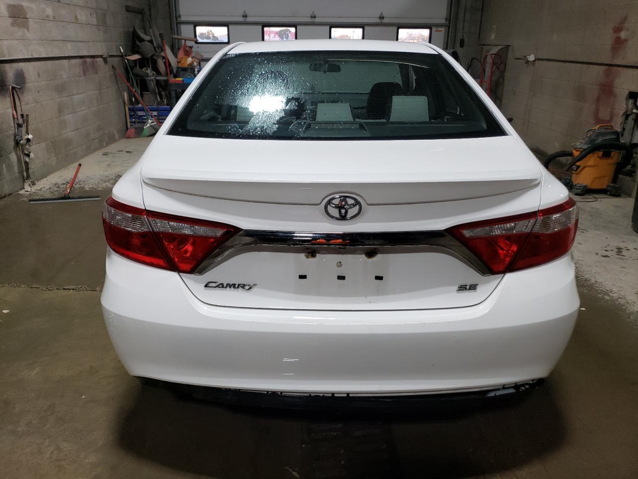 2015 Toyota Camry VIN 4T1BF1FK5FU086019 Copart auction photo, side / front end damage thumbnail 6