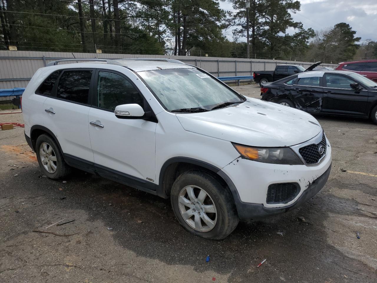 2011 KIA Sorento VIN 5XYKTDA29BG108668 Copart auction photo, minor dent/scratches damage thumbnail 4
