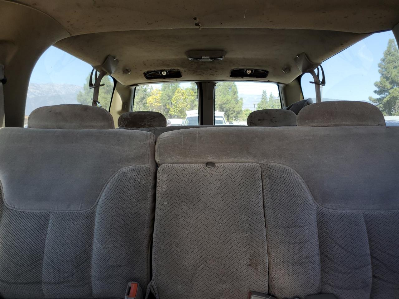 1997 Chevrolet Suburban VIN 1GNEC16R4VJ418725 Copart auction photo, minor dent/scratches damage thumbnail 10