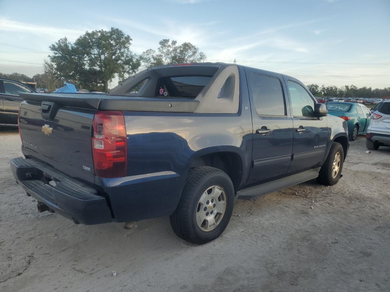 2009 Chevrolet Avalanche VIN 3GNFK22049G284391 Copart auction photo, water/flood damage thumbnail 3