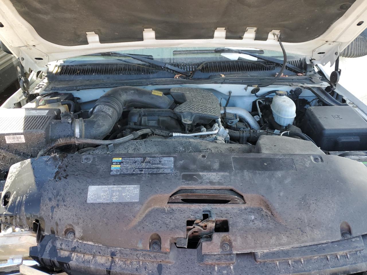 2005 GMC Sierra VIN 1GTJK33215F873855 Copart auction photo, front end damage thumbnail 11