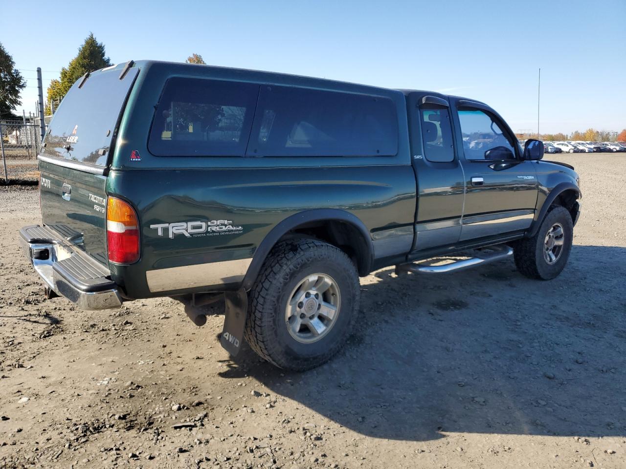 2000 Toyota Tacoma VIN 5TEWN72NXYZ688937 Copart auction photo, front end damage thumbnail 3