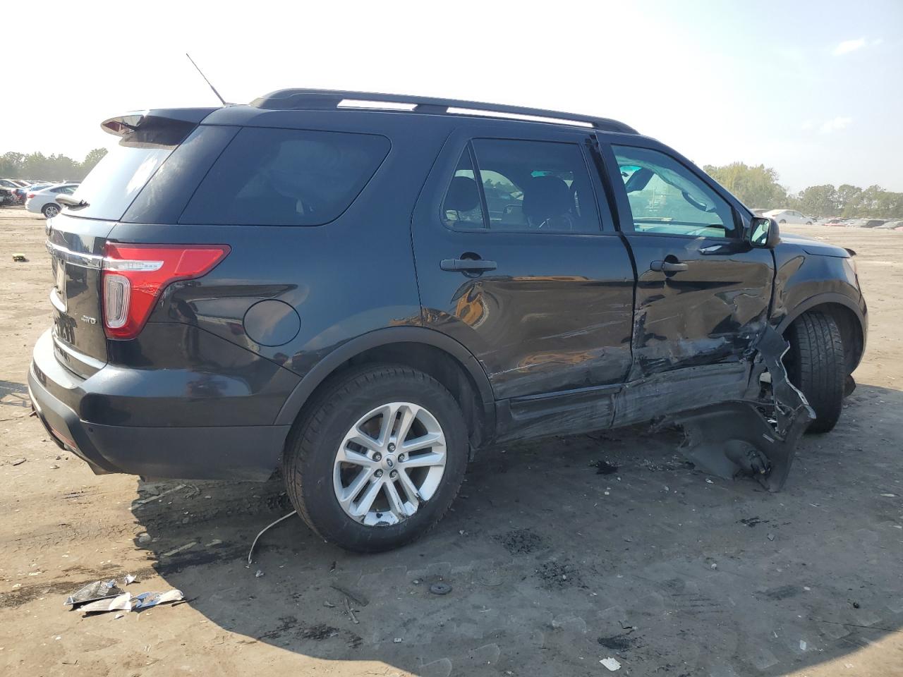 2015 Ford Explorer VIN 1FM5K8B80FGC28013 Copart auction photo, side / front end damage thumbnail 3