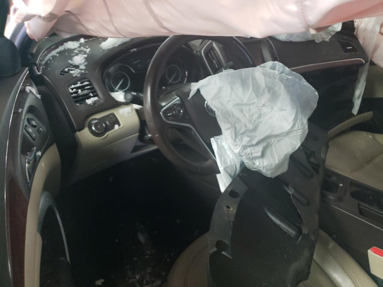 2016 Buick Regal VIN 2G4GK5EX4G9105261 Copart auction photo, front end / side damage thumbnail 8