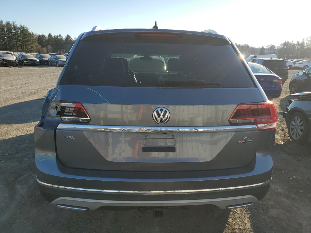 2018 Volkswagen Atlas VIN 1V2NR2CA1JC541763 Copart auction photo, rear end / minor dent/scratches damage thumbnail 6