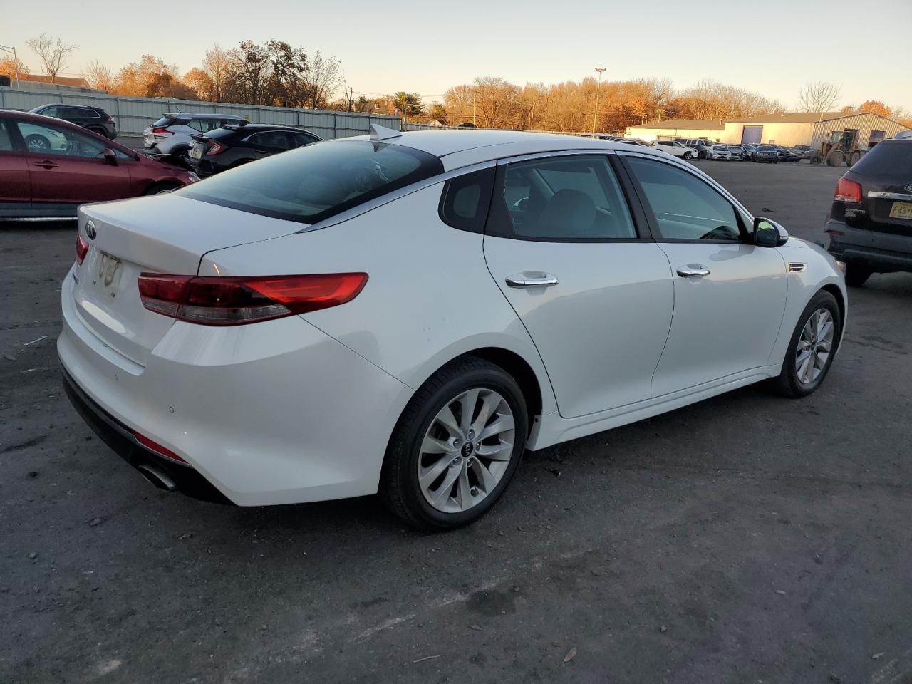 2018 KIA Optima VIN 5XXGT4L36JG270577 Copart auction photo, rear end damage thumbnail 3