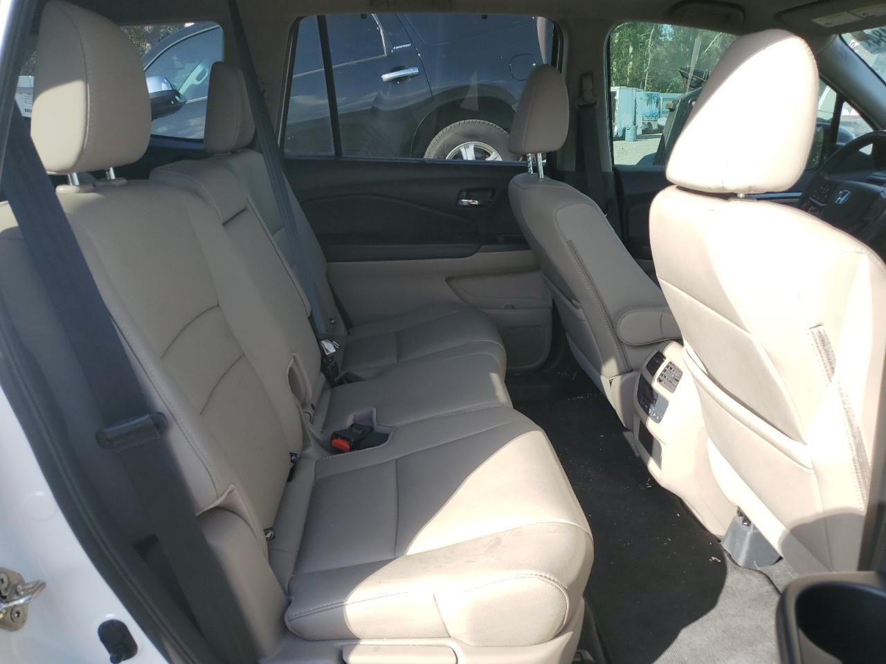 2019 Honda Pilot VIN 5FNYF6H52KB055333 Copart auction photo, water/flood / minor dent/scratches damage thumbnail 11