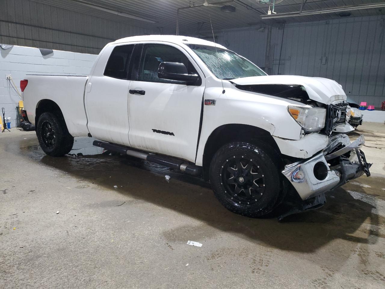 2011 Toyota Tundra VIN 5TFUY5F17BX186198 Copart auction photo, front end / minor dent/scratches damage thumbnail 4