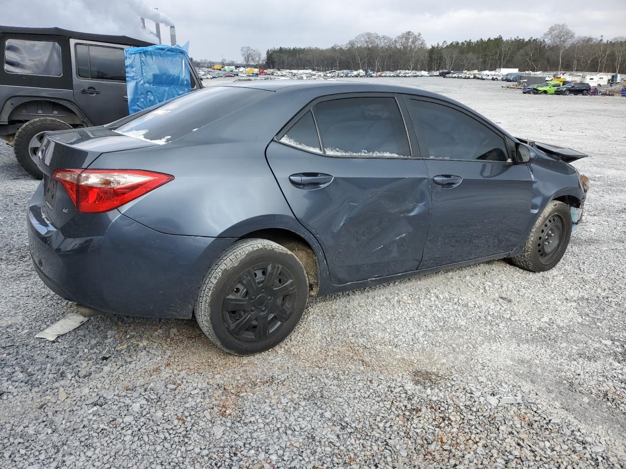 2018 Toyota Corolla VIN 5YFBURHE2JP855548 Copart auction photo, front end / side damage thumbnail 3
