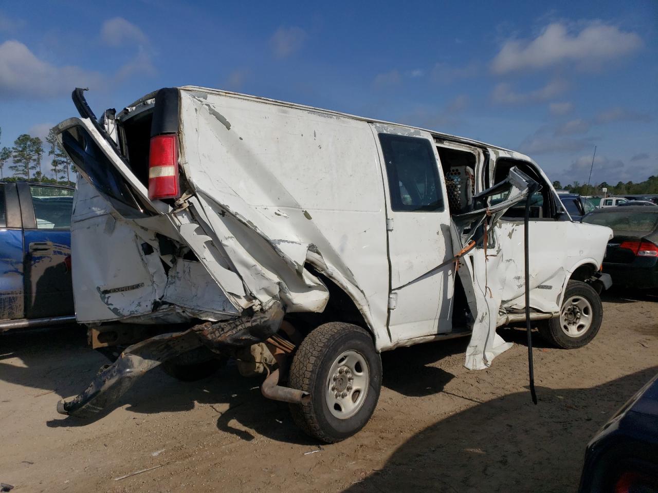 2004 Chevrolet Express VIN 1GCGG25V841137147 Copart auction photo, all over damage thumbnail 3