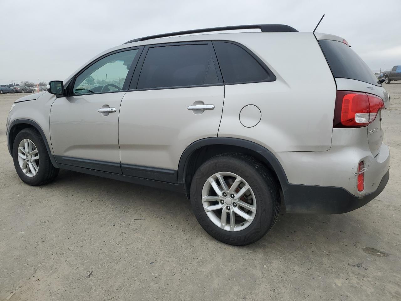 2015 KIA Sorento VIN 5XYKT4A69FG620956 Copart auction photo, side damage thumbnail 2