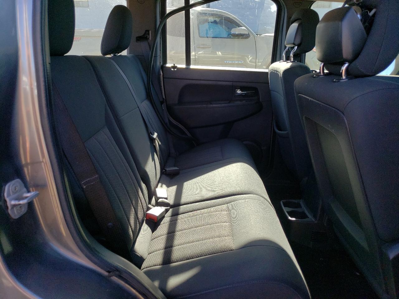 2012 Jeep Liberty (North America) VIN 1C4PJMAK8CW175049 Copart auction photo, side / front end damage thumbnail 11