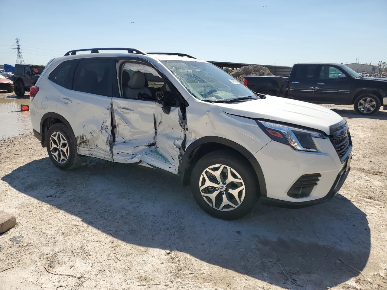 2024 Subaru Forester VIN JF2SKADC4RH461683 Copart auction photo, side / minor dent/scratches damage thumbnail 4