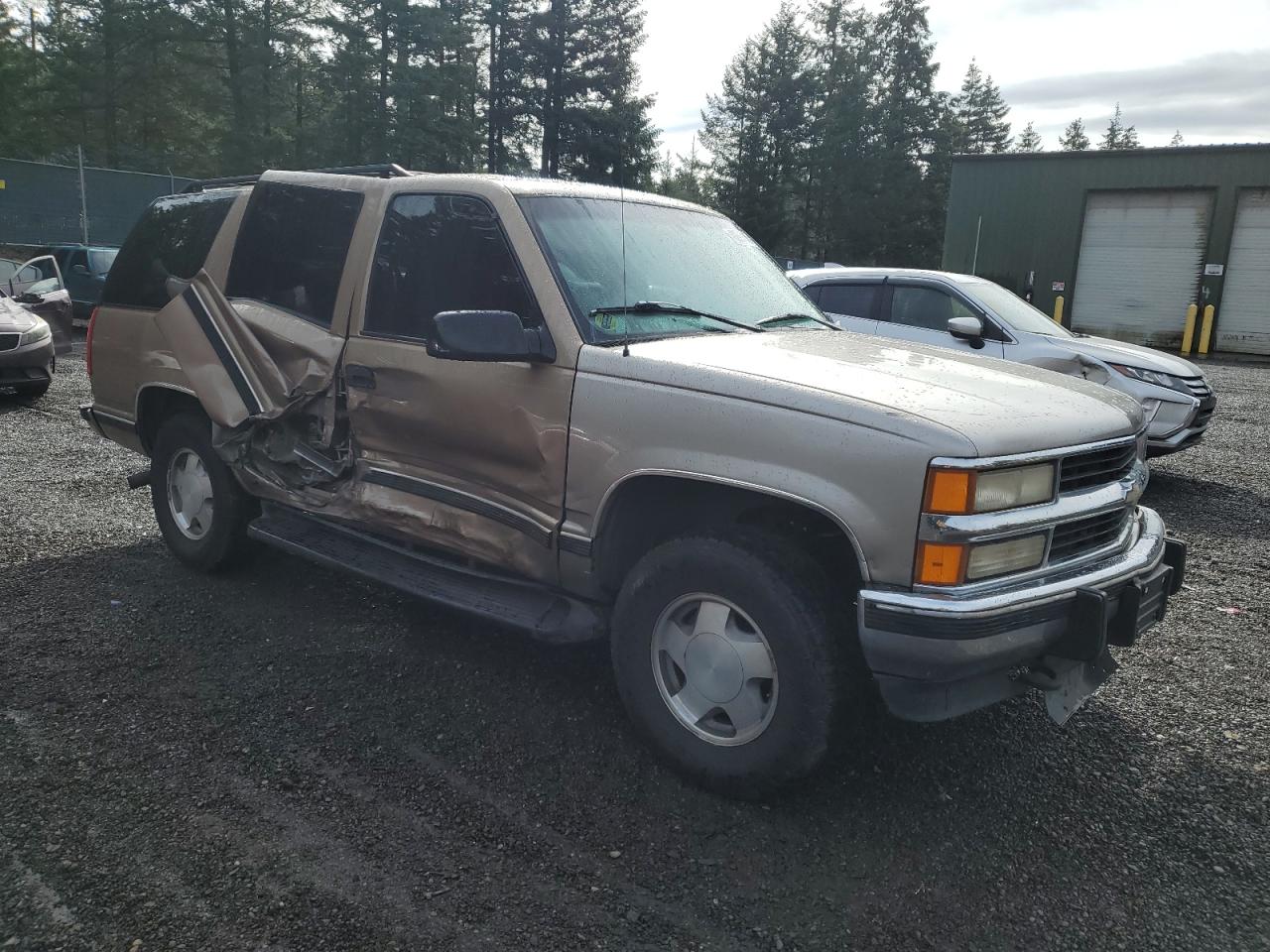 1996 Chevrolet Tahoe VIN 1GNEK13R5TJ420715 Copart auction photo, side / minor dent/scratches damage thumbnail 4