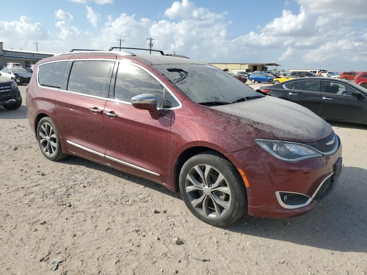 2017 Chrysler Pacifica VIN 2C4RC1GG4HR817108 Copart auction photo, front end / minor dent/scratches damage thumbnail 4