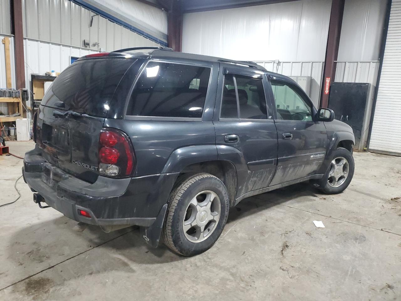2004 Chevrolet TrailBlazer VIN 1GNDT13S442372003 Copart auction photo, front end damage thumbnail 3