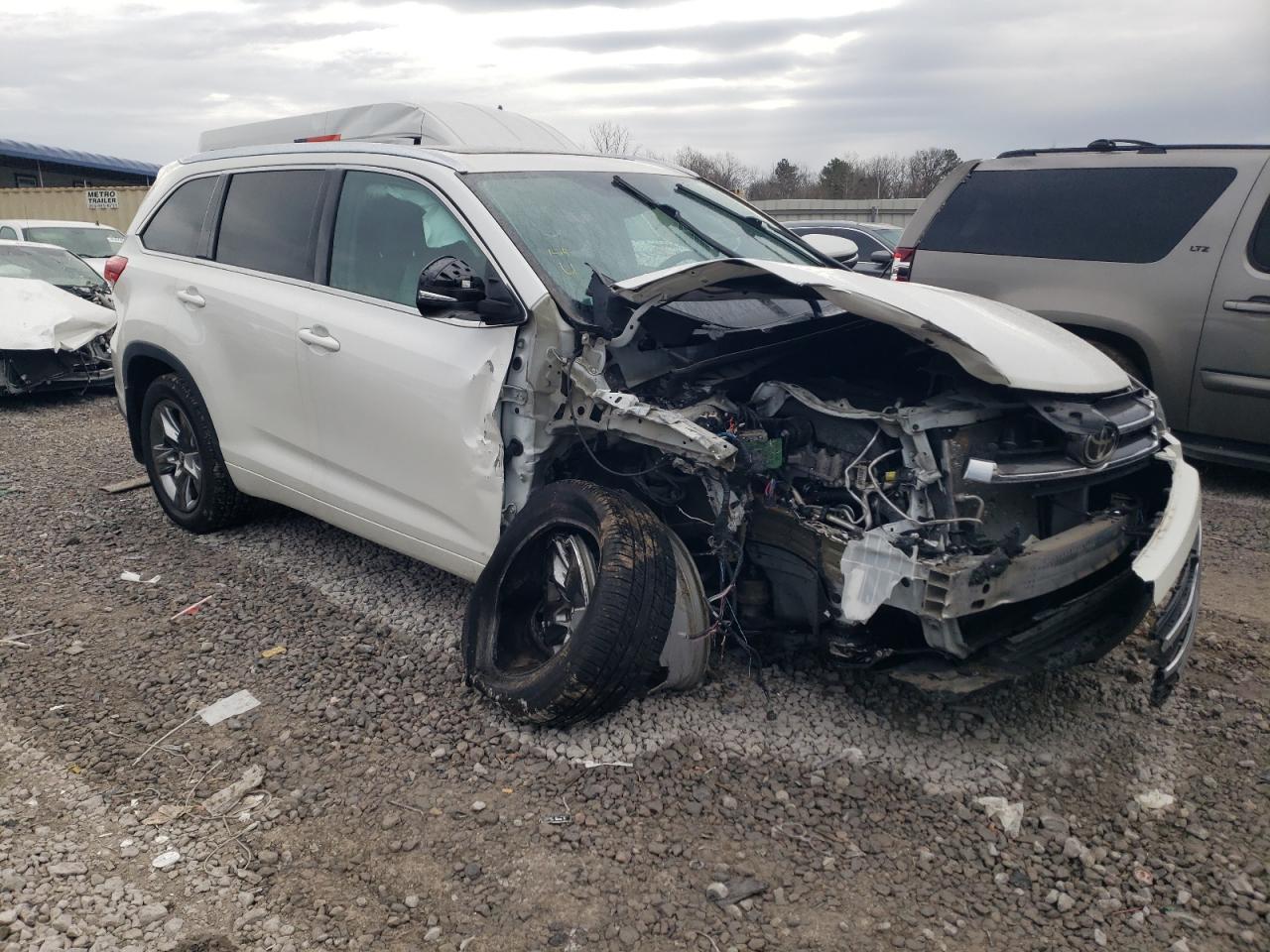 2019 Toyota Highlander VIN 5TDDZRFH5KS980012 Copart auction photo, front end damage thumbnail 4
