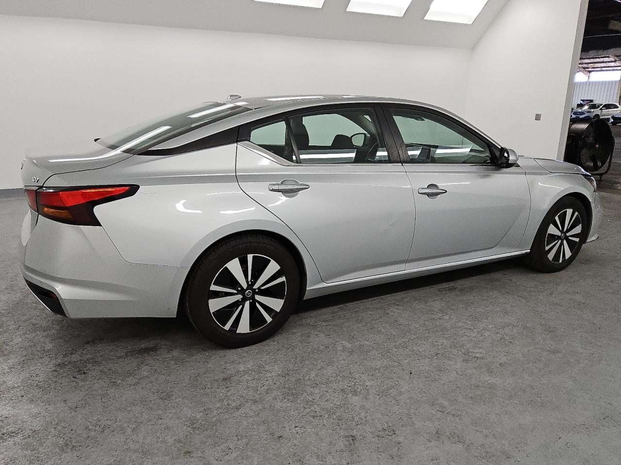 2021 Nissan Altima VIN 1N4BL4DV4MN334608 Copart auction photo, front end / rear end damage thumbnail 3