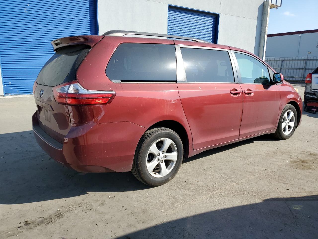 2015 Toyota Sienna VIN 5TDKK3DC3FS629184 Copart auction photo, front end damage thumbnail 3