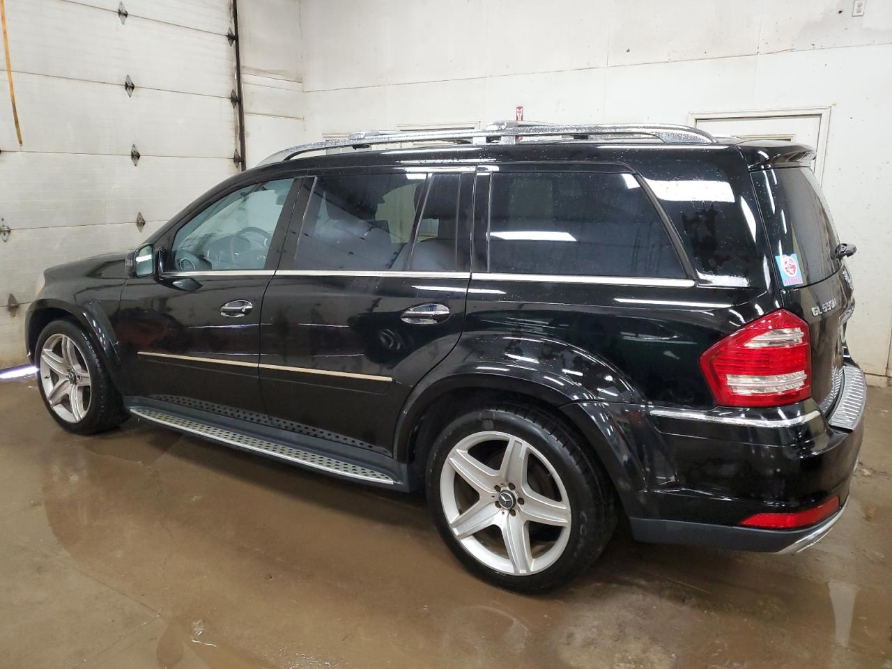 2011 Mercedes-Benz GL-klasse VIN 4JGBF8GE4BA733152 Copart auction photo, rear end / minor dent/scratches damage thumbnail 2